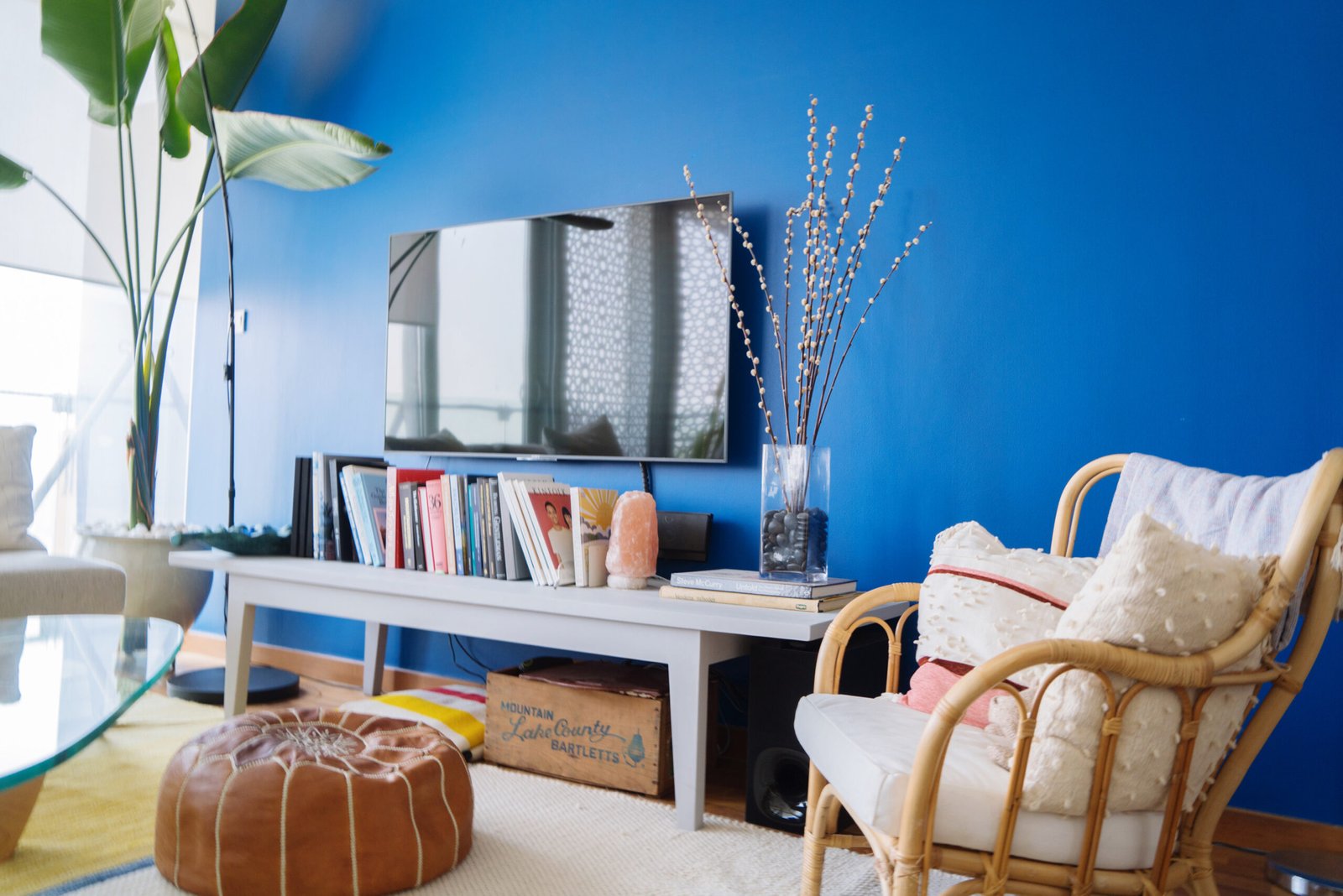 bright-and-colorful-home-interior-2025-03-08-04-58-55-utc